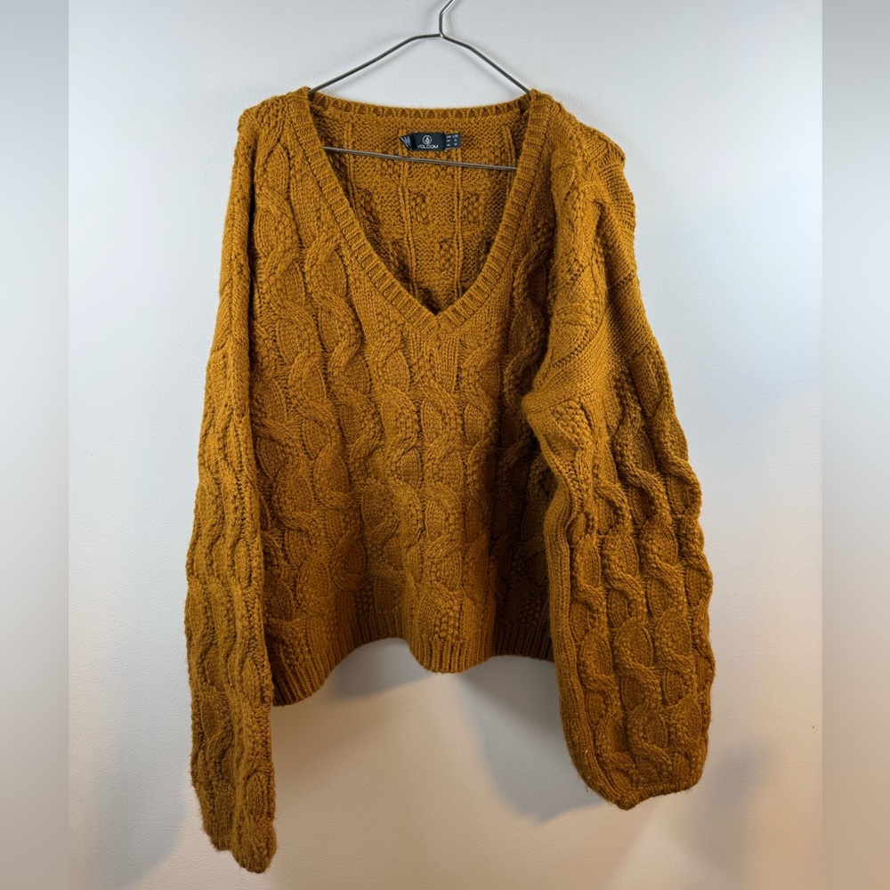 Volcom sweater